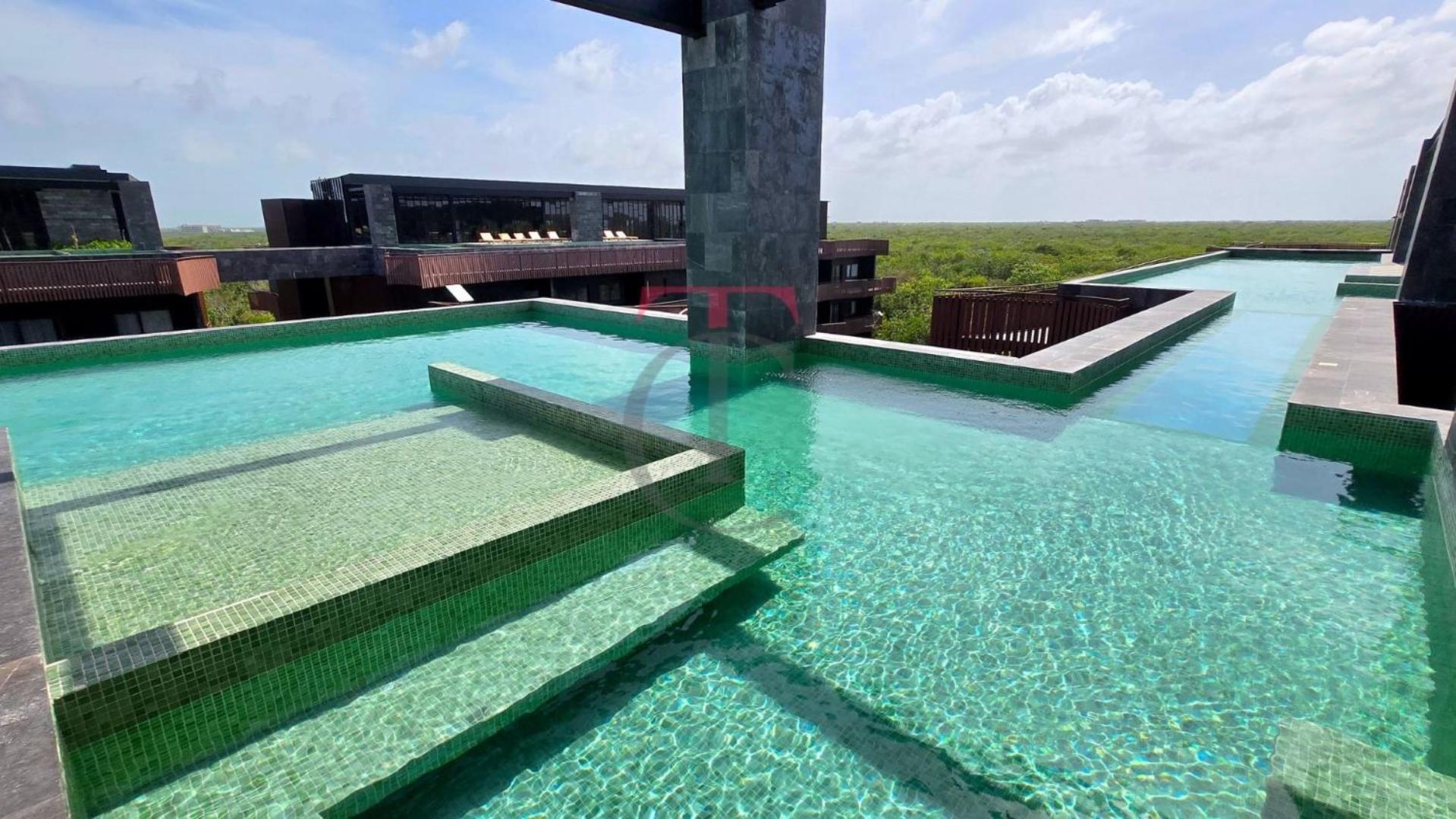 With Private Jacuzzi And Club