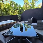 Apartment With Private Jacuzzi And Beach Club